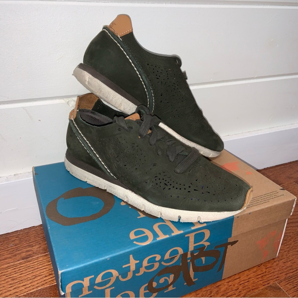 OTBT Khora Leather Sneaker in Dark Green